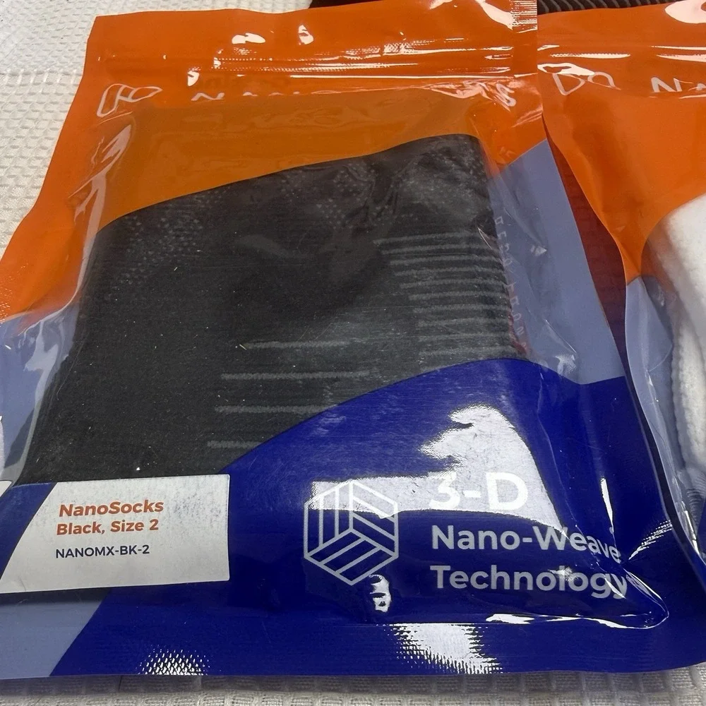 Lot 4 Nano Socks 3D Nano-Weave Compression Socks 2 Black 2 White Size 2 New